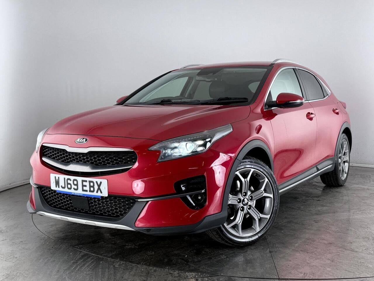 Kia XCeed thumbnail Front Left