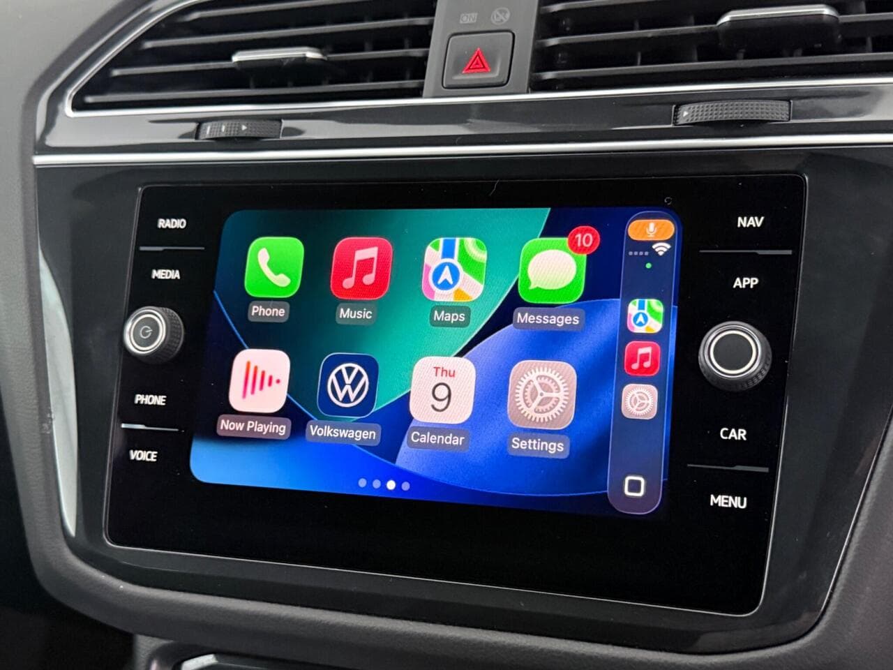 Volkswagen Tiguan thumbnail Infotainment System