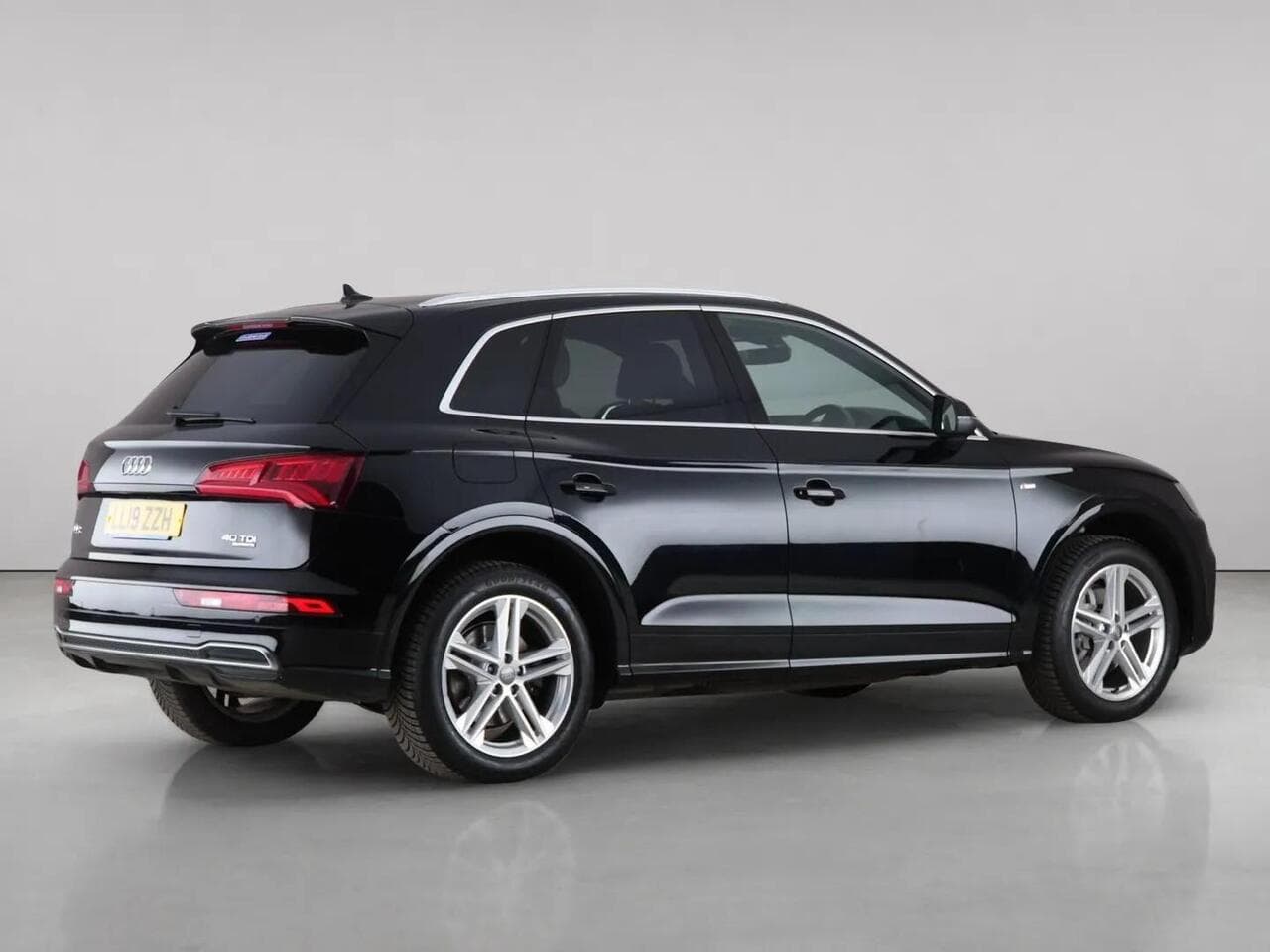 Audi Q5 thumbnail Side Right