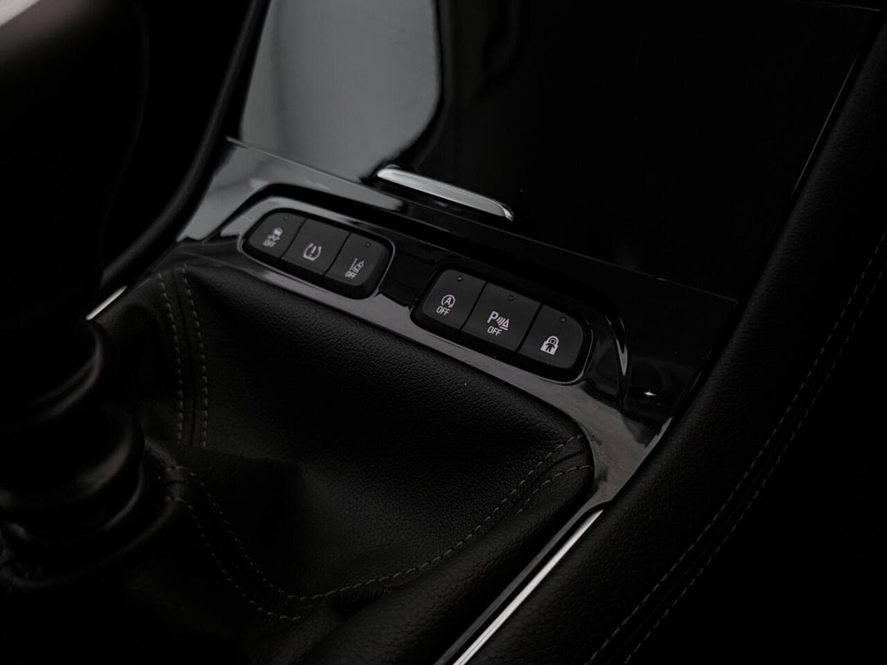 Vauxhall Grandland X thumbnail Misc Controls