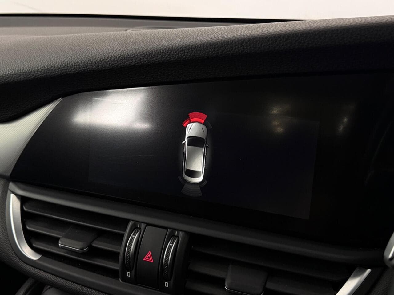 Alfa Romeo Giulia thumbnail Misc Controls