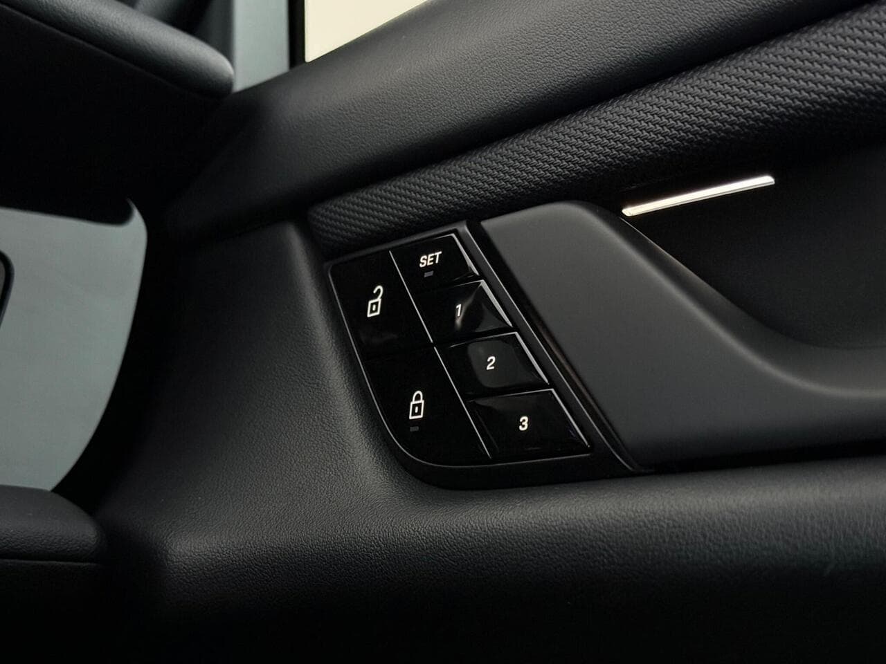 Porsche Taycan thumbnail Misc Controls