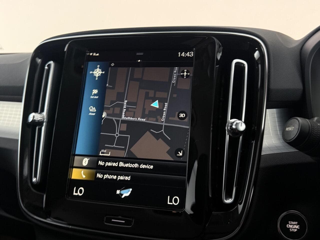 Volvo XC40 thumbnail Infotainment System