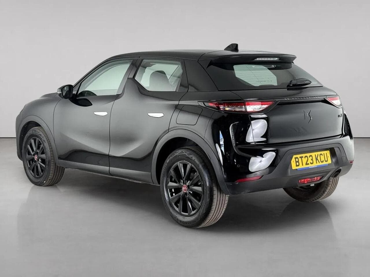 DS AUTOMOBILES DS 3 thumbnail Rear Left