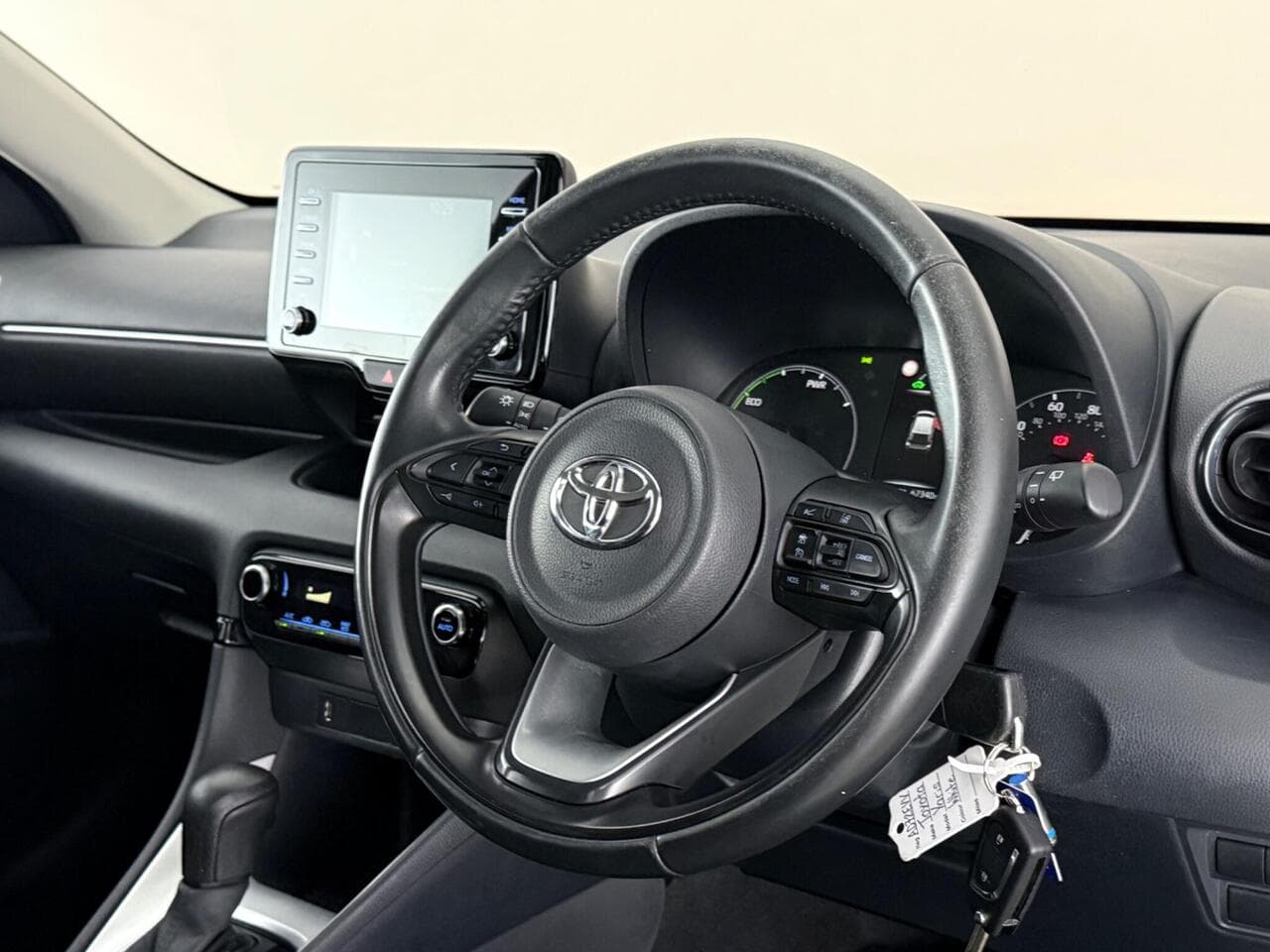 Toyota Yaris thumbnail Steering Wheel