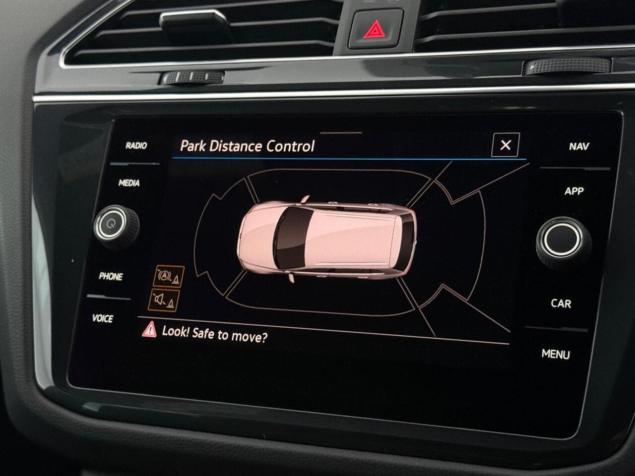 Volkswagen Tiguan thumbnail Infotainment System