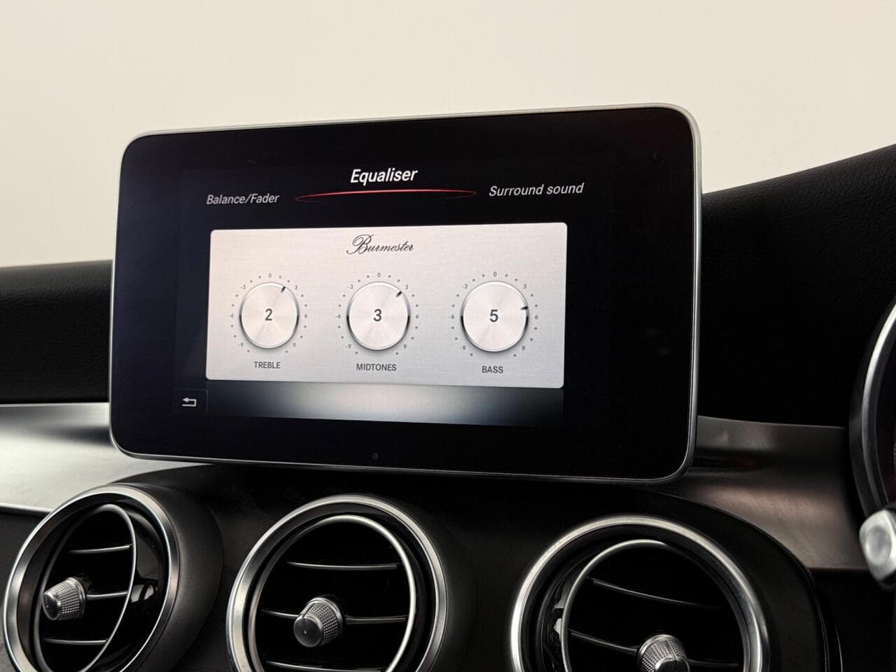Mercedes-Benz C Class thumbnail Infotainment System