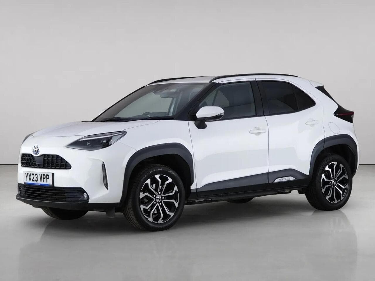 Toyota Yaris Cross thumbnail Front Left