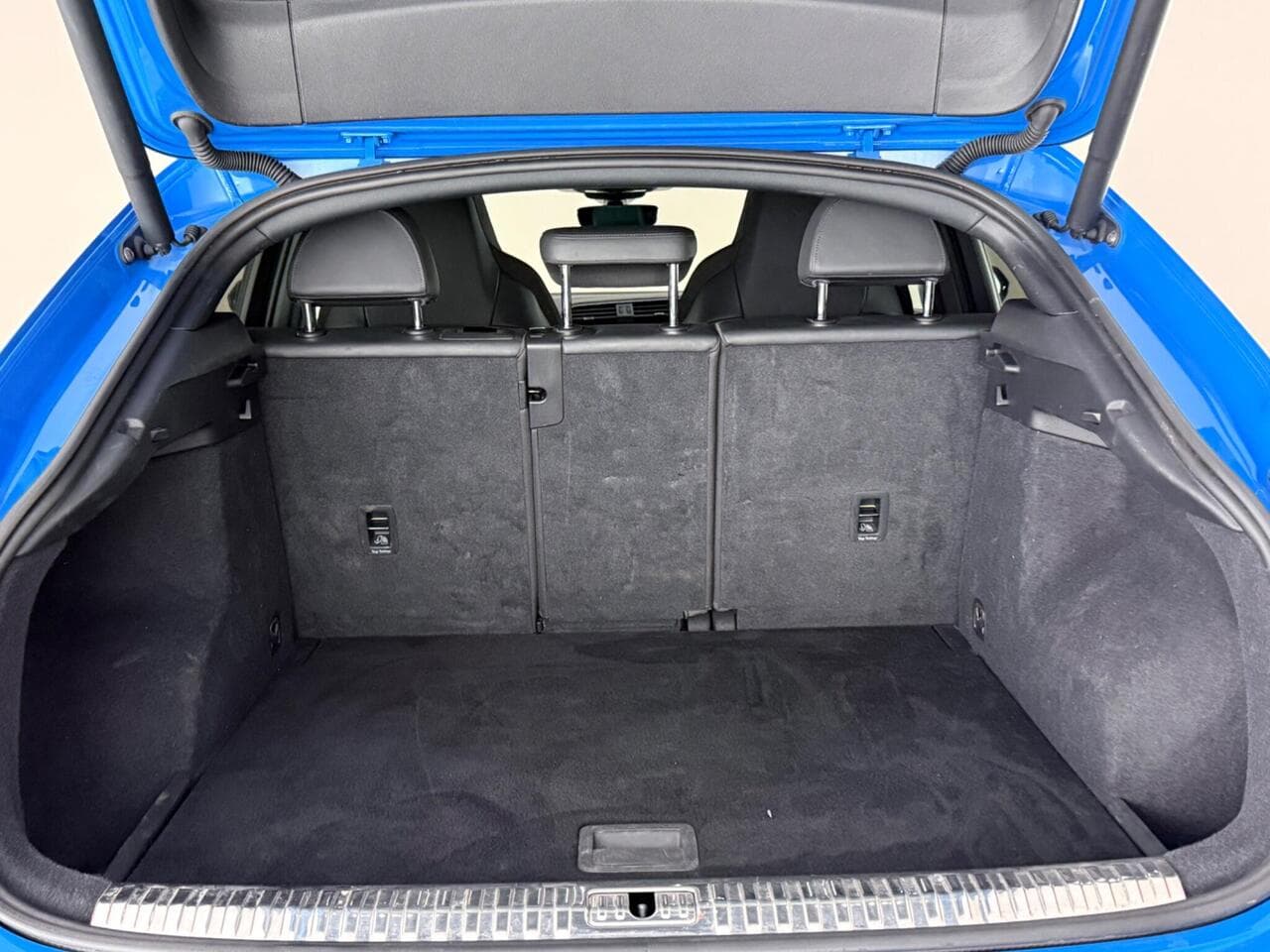 Audi RS Q3 thumbnail Boot