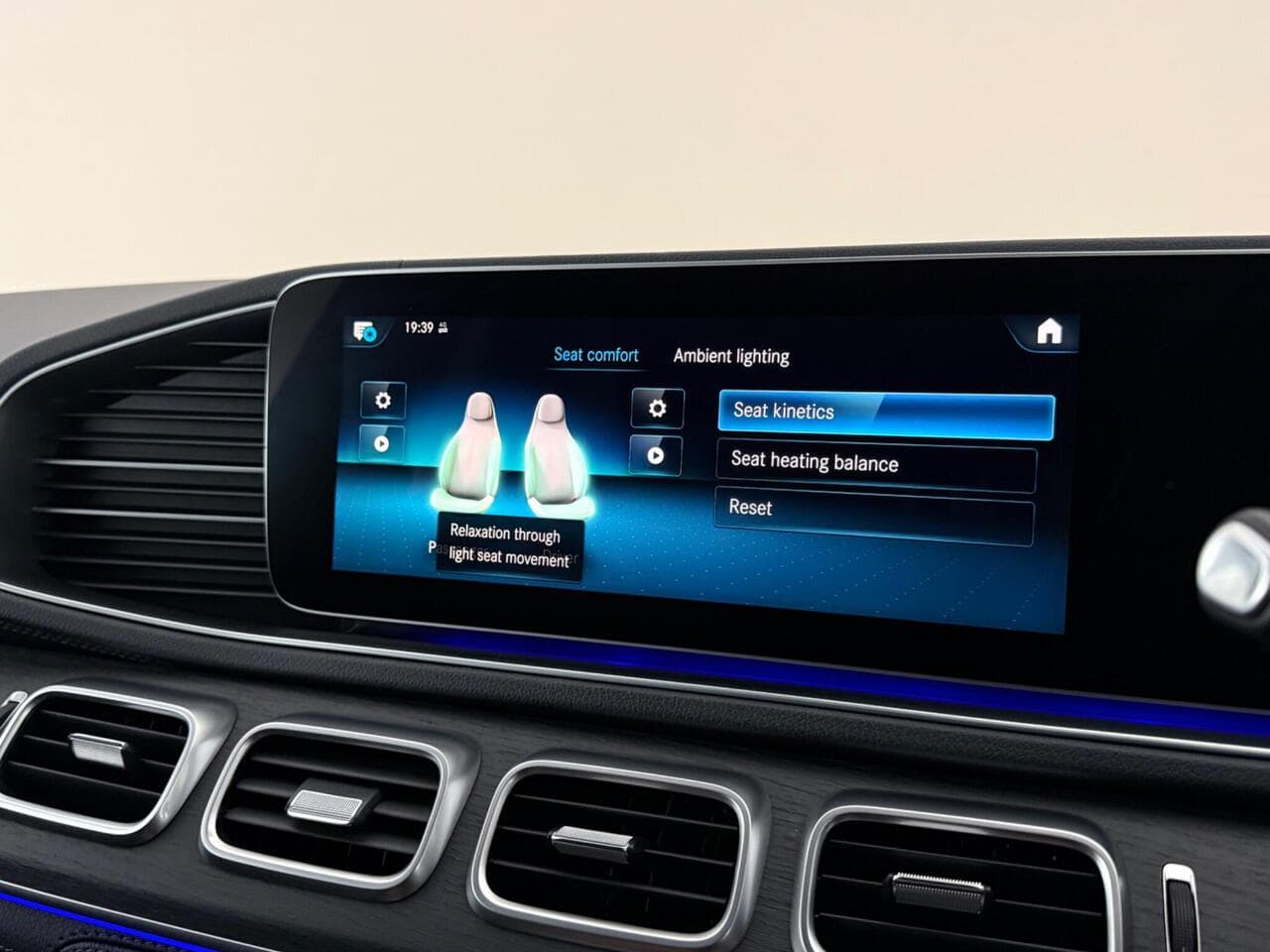 Mercedes-Benz GLE thumbnail Infotainment System
