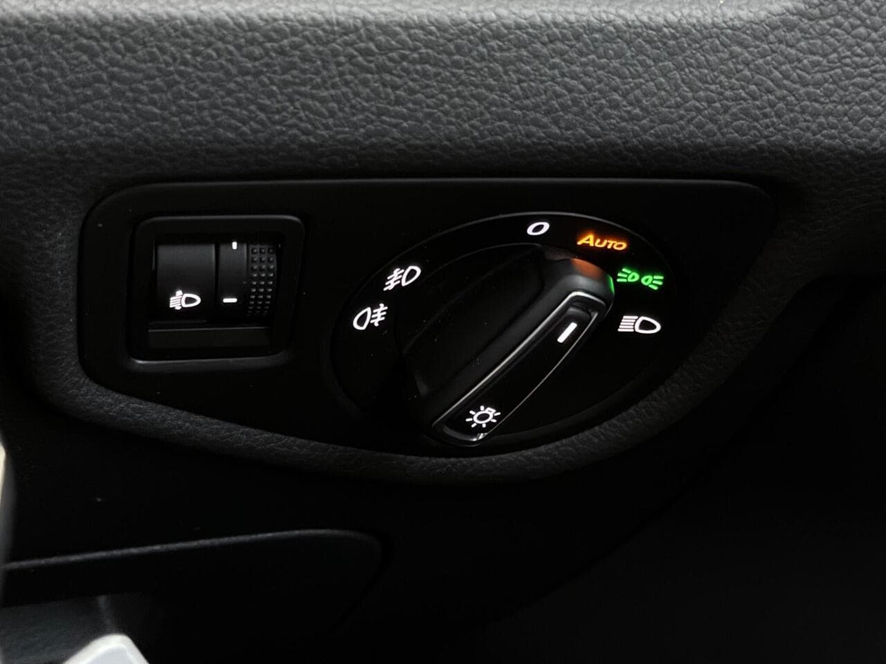 Volkswagen Touran thumbnail Misc Controls