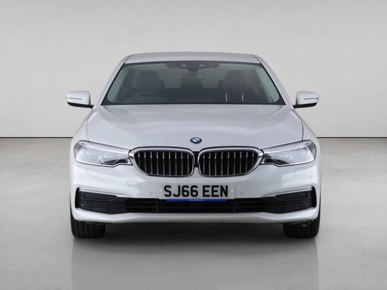 BMW 5 Series thumbnail Front