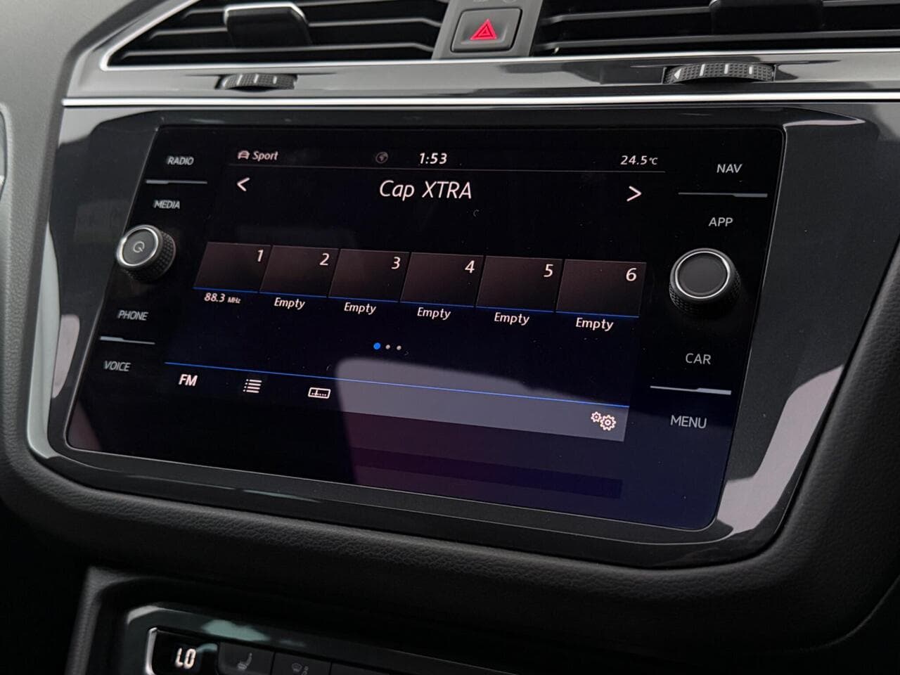 Volkswagen Tiguan thumbnail Infotainment System