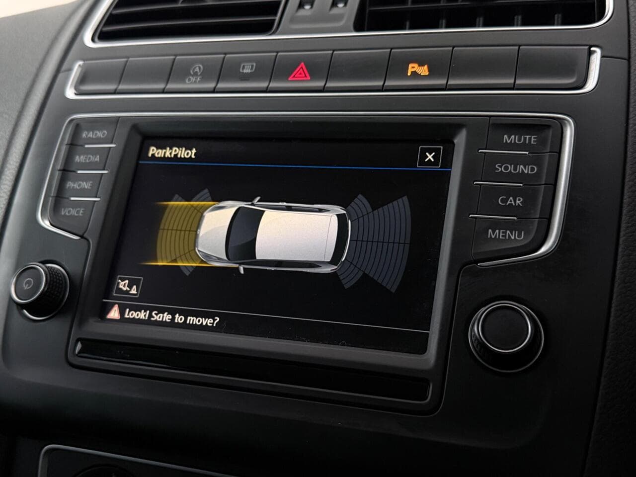 Volkswagen Polo thumbnail Infotainment System
