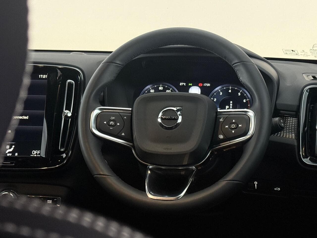 Volvo XC40 thumbnail Steering Wheel