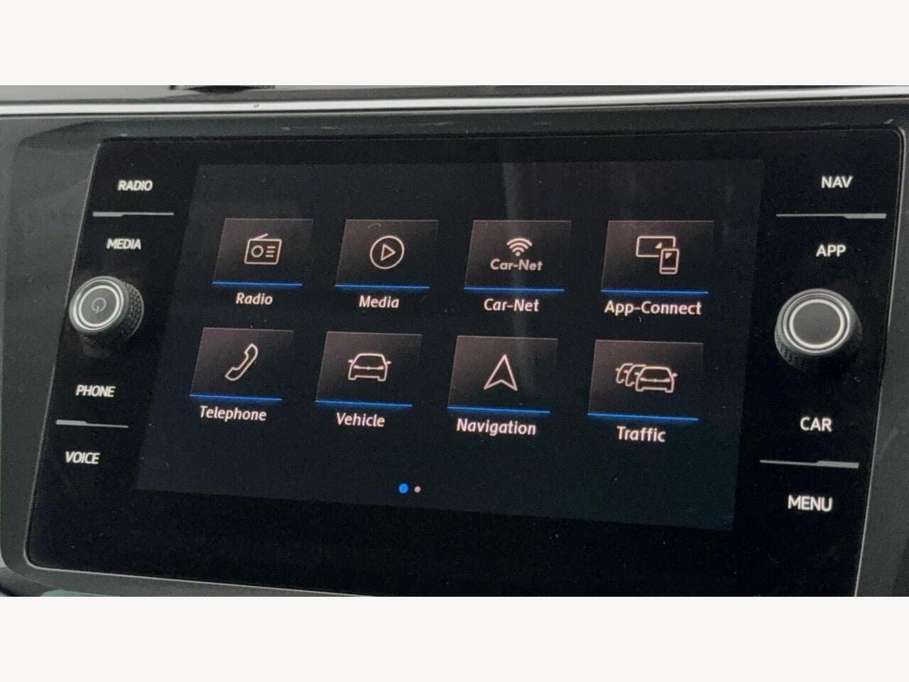 Volkswagen Tiguan thumbnail Infotainment System