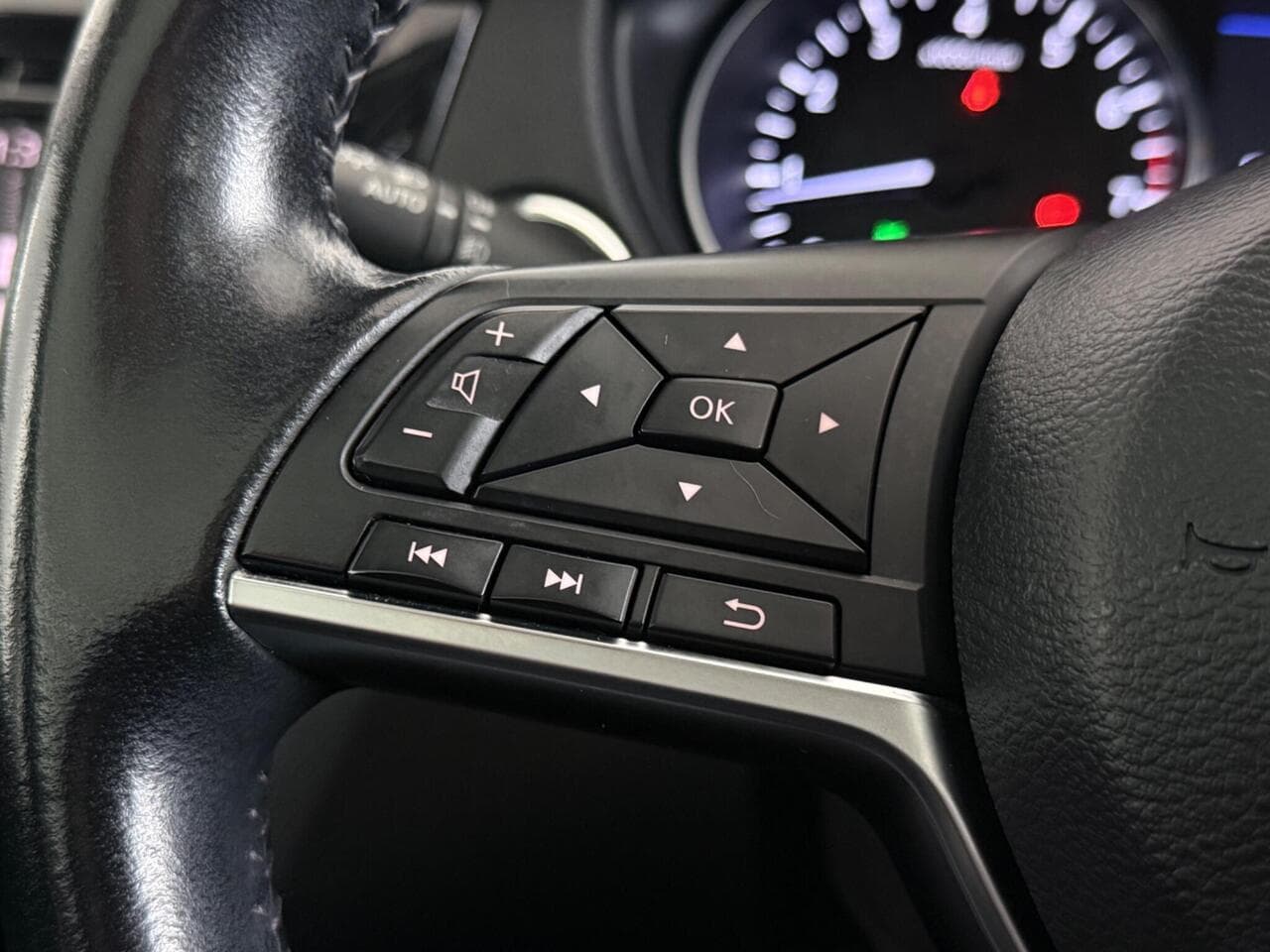 Nissan Qashqai thumbnail Misc Controls