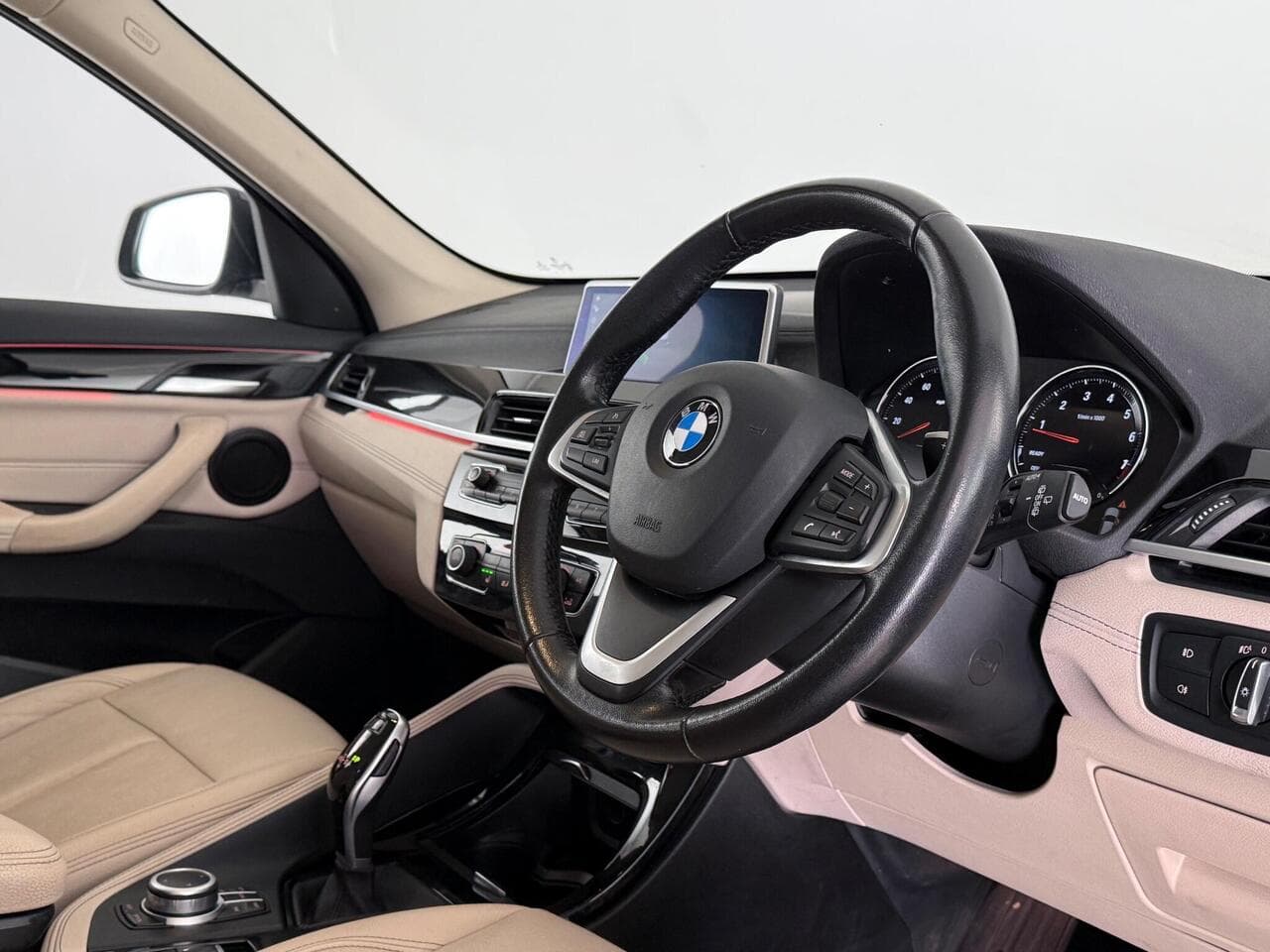 BMW X1 thumbnail Interior Front