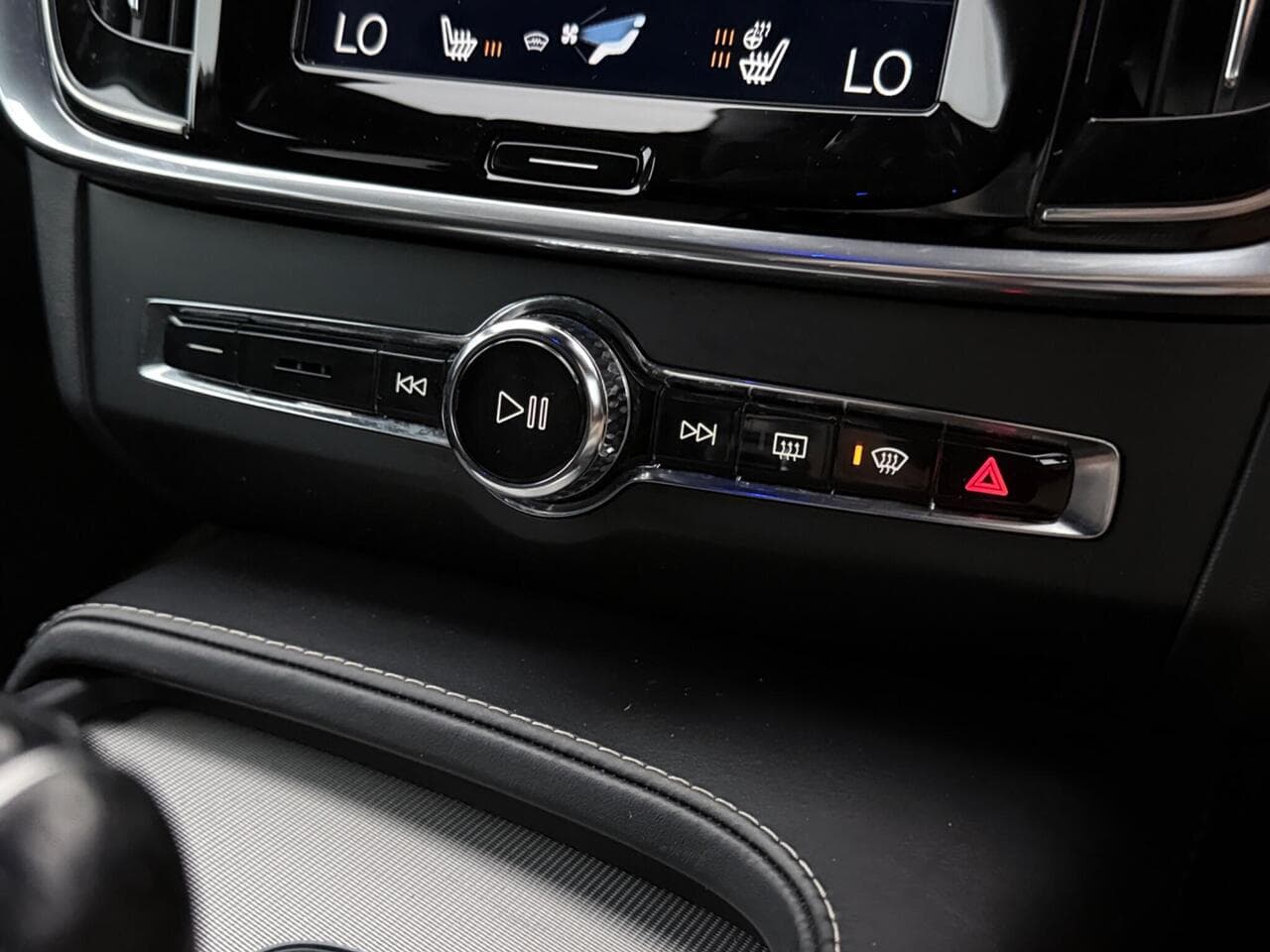 Volvo S90 thumbnail Misc Controls