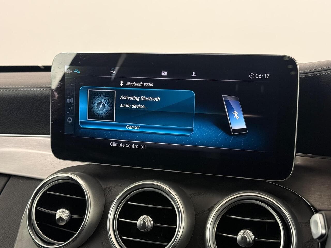 Mercedes-Benz C Class thumbnail Infotainment System