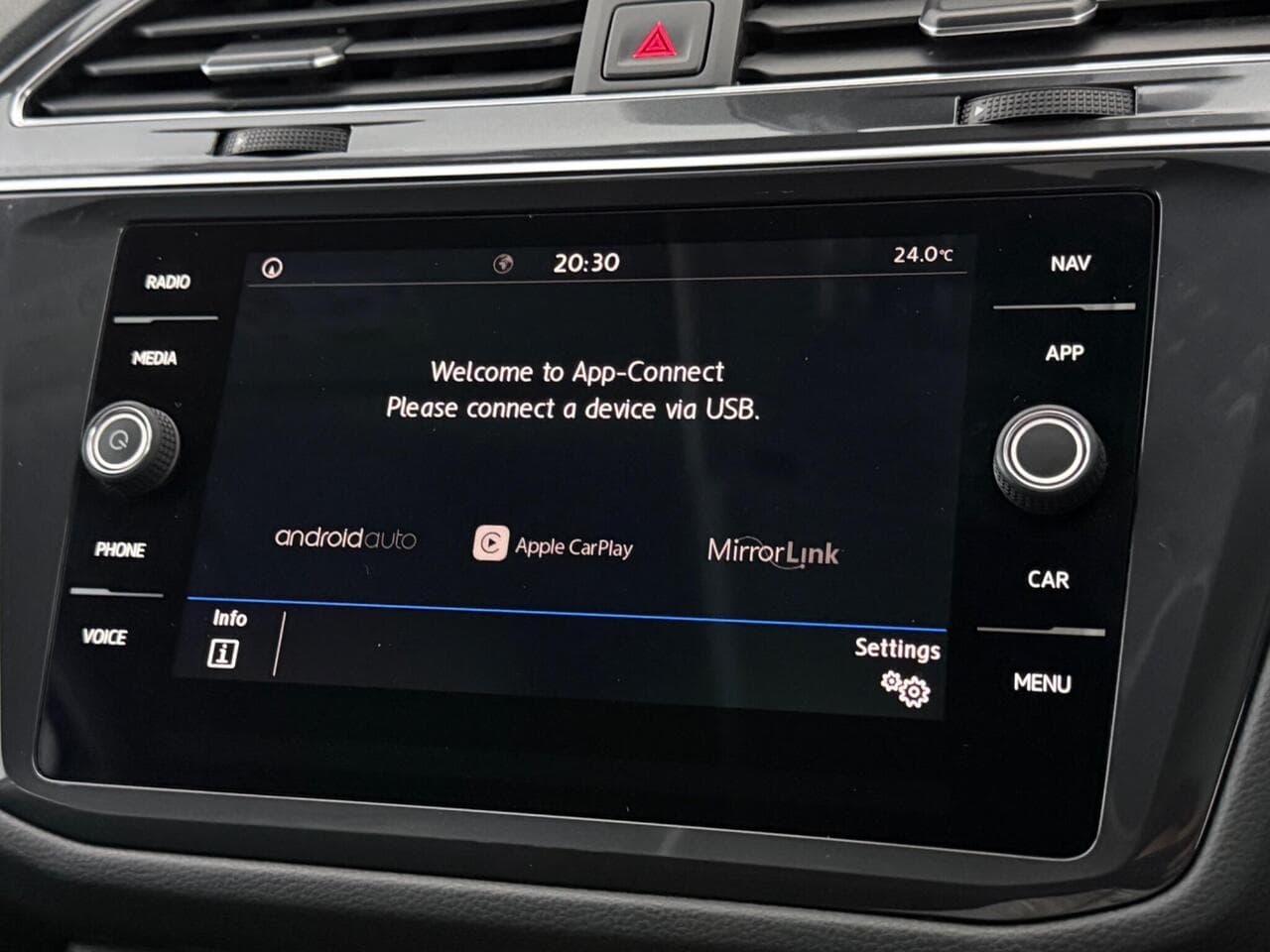 Volkswagen Tiguan Allspace thumbnail Infotainment System
