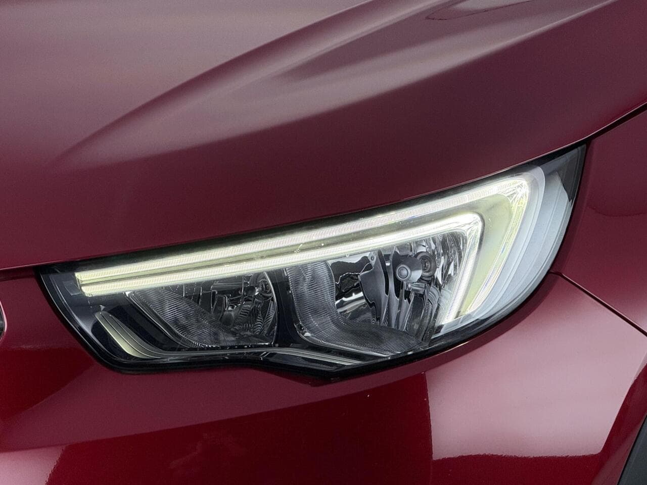 Vauxhall Grandland X thumbnail Lights Front