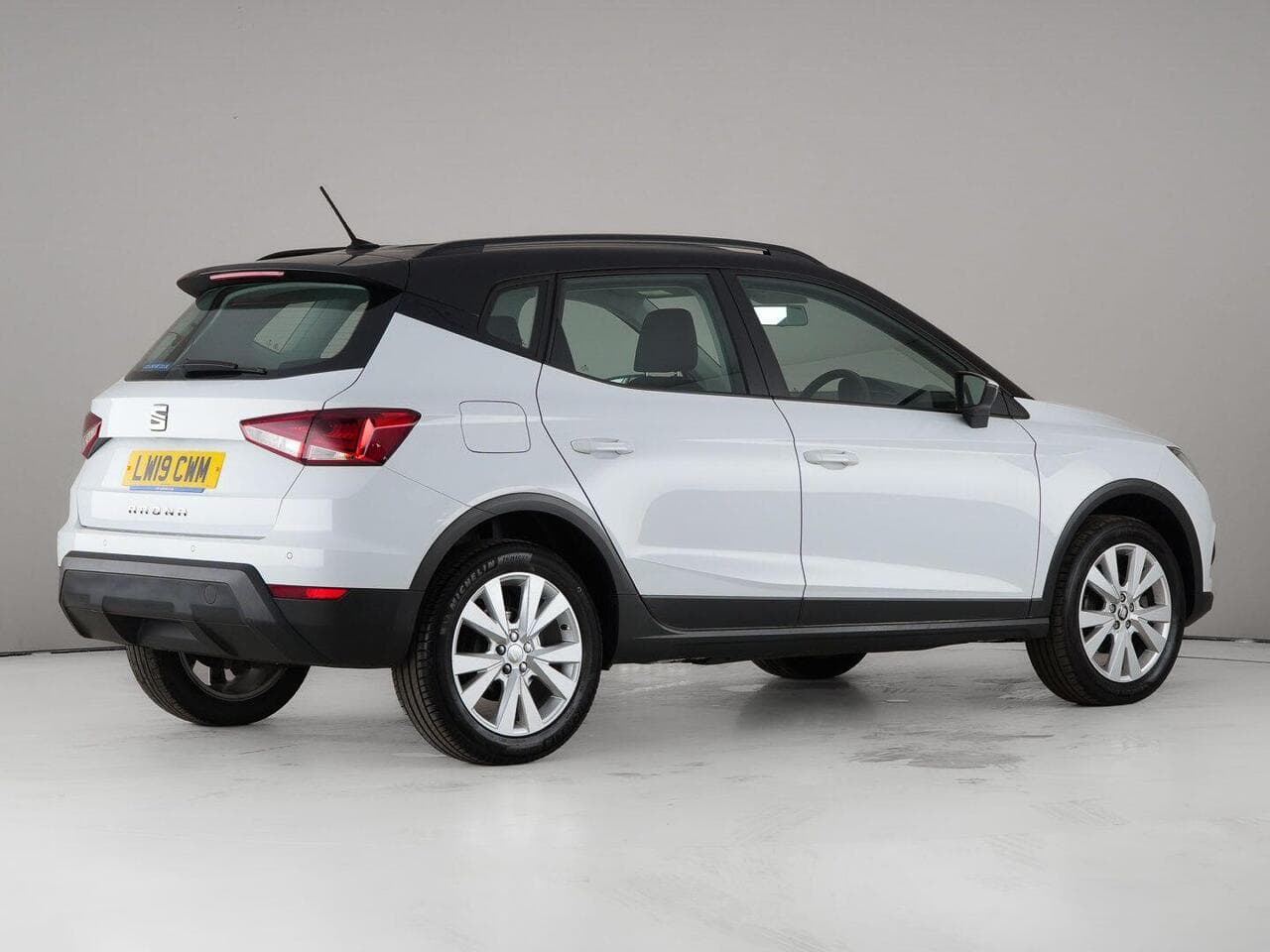 SEAT Arona thumbnail Side Right