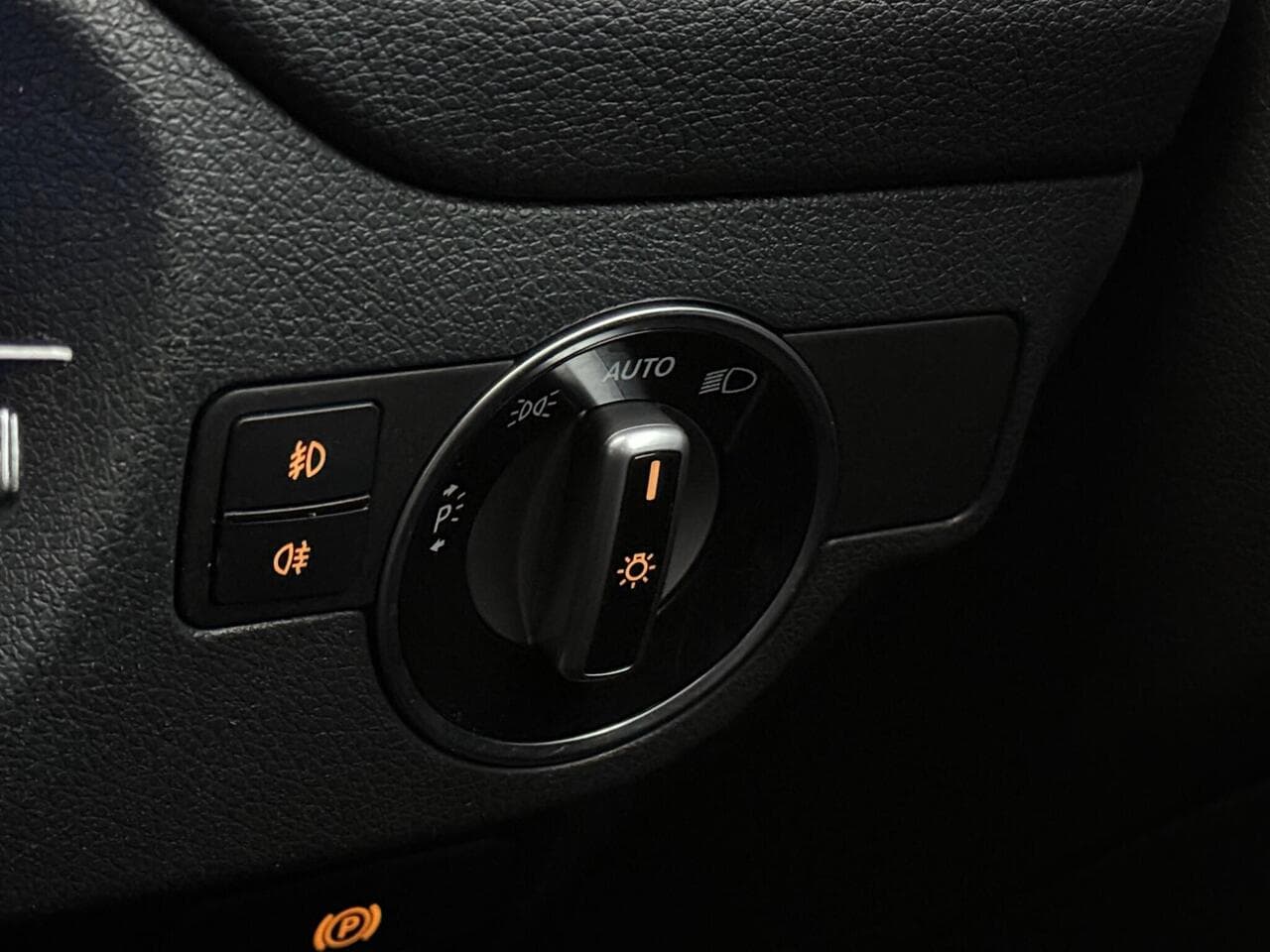 Mercedes-Benz GLA thumbnail Misc Controls