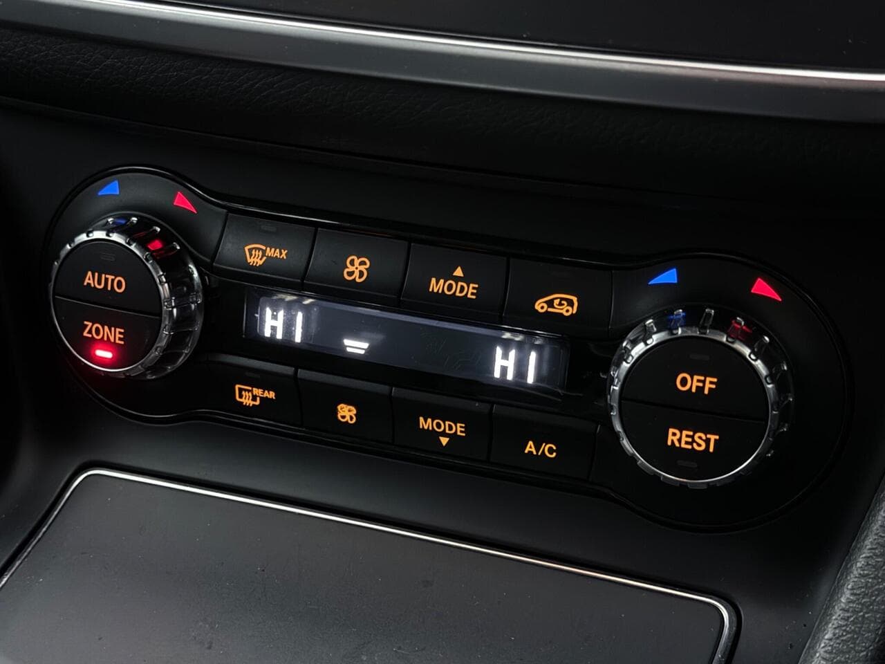 Mercedes-Benz CLA thumbnail Misc Controls