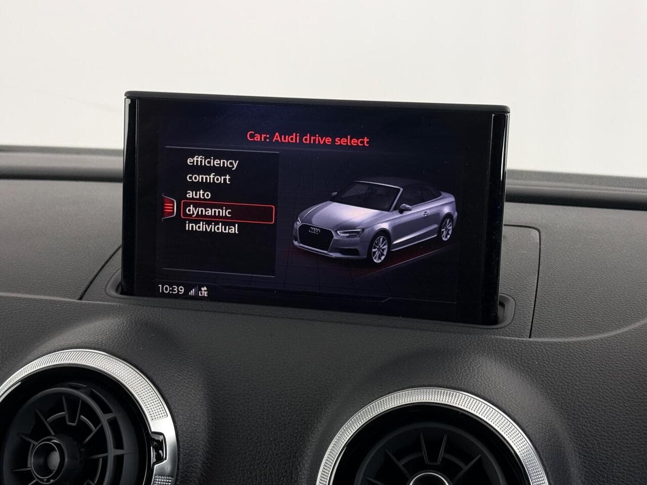 Audi A3 Cabriolet thumbnail Infotainment System