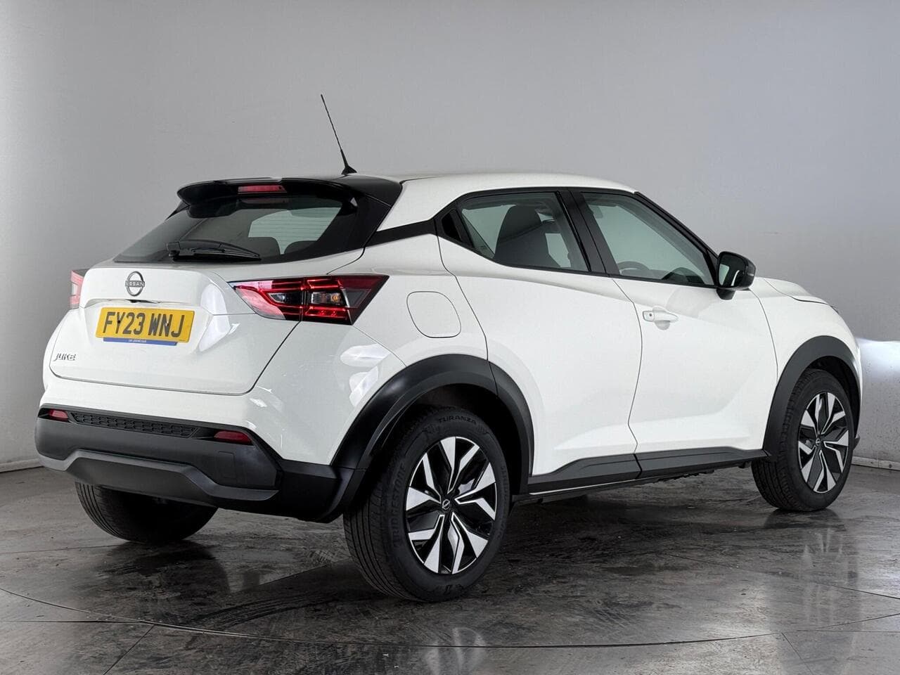 Nissan Juke thumbnail Rear Right