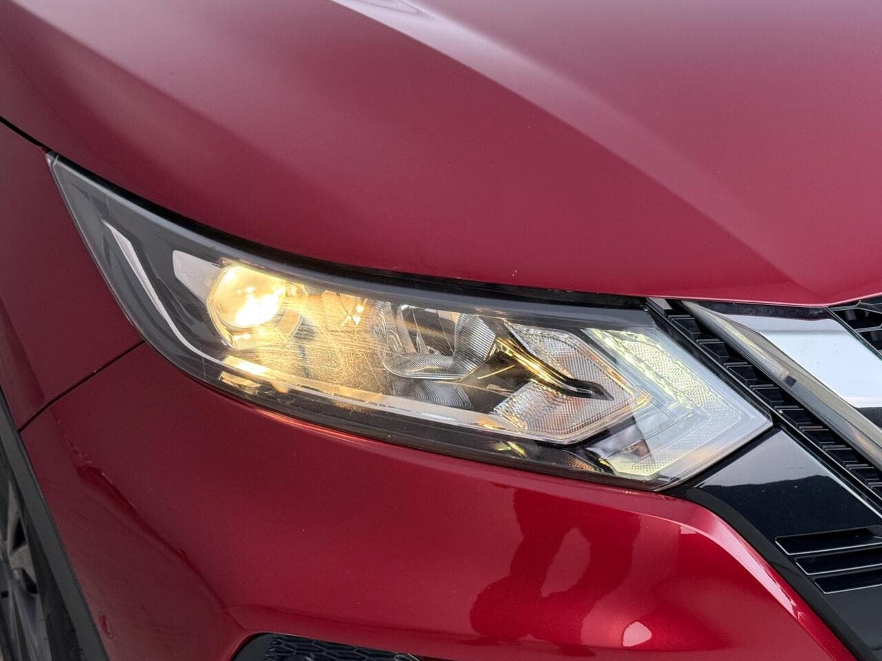 Nissan Qashqai thumbnail Lights Front