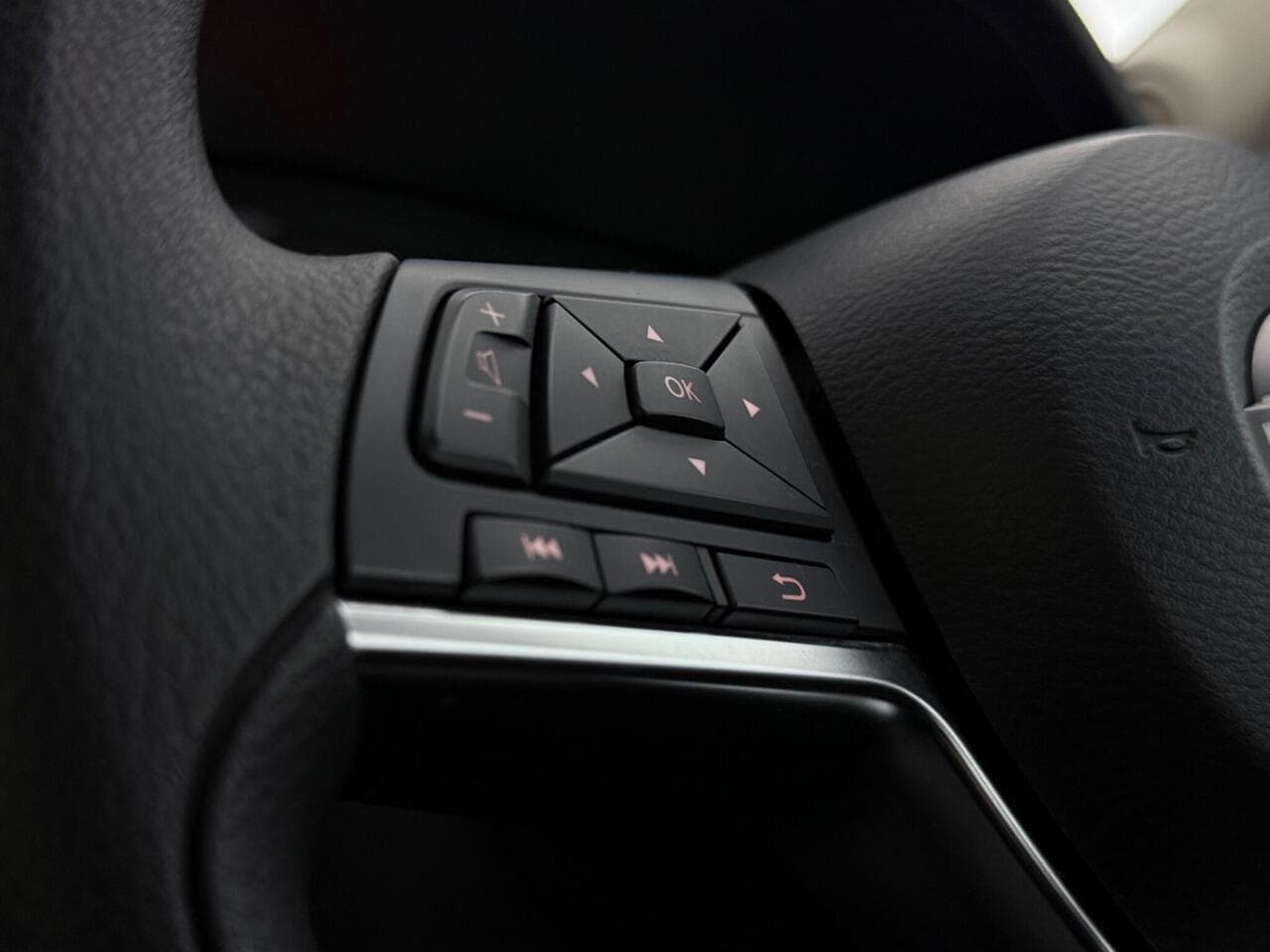 Nissan Juke thumbnail Misc Controls