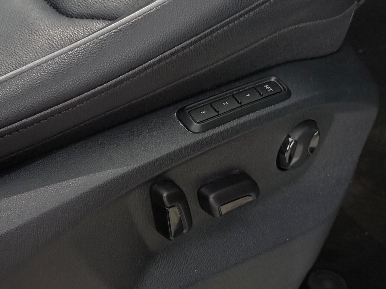 Volkswagen Tiguan thumbnail Misc Controls