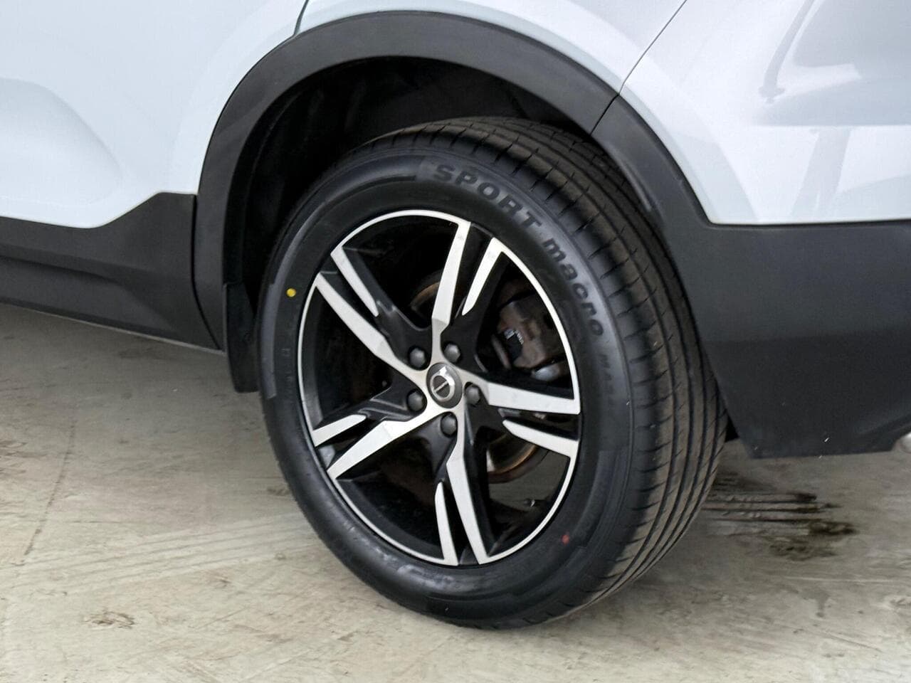 Volvo XC40 thumbnail Wheel