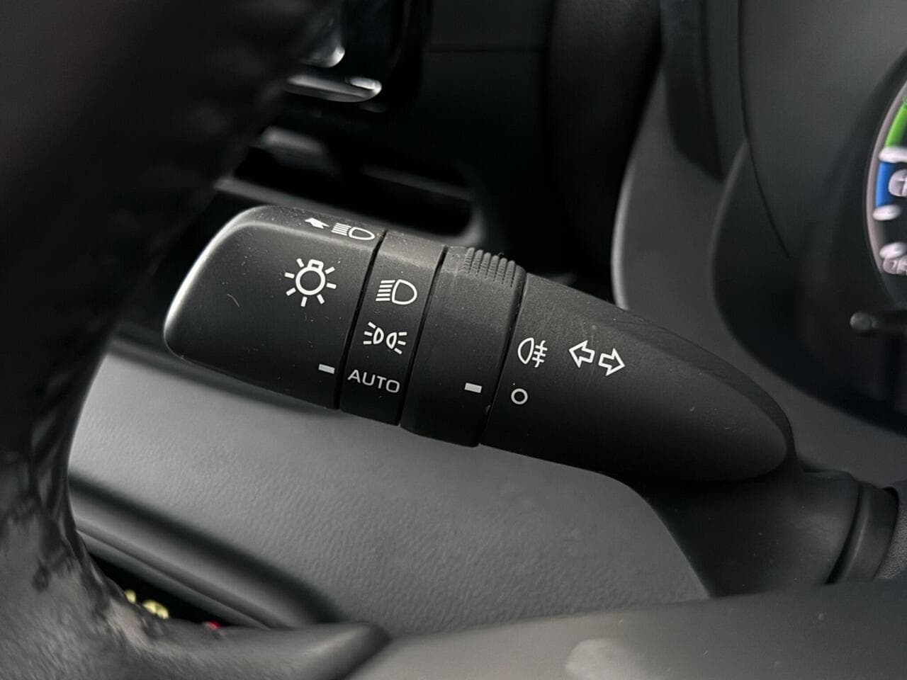 Toyota Yaris thumbnail Misc Controls