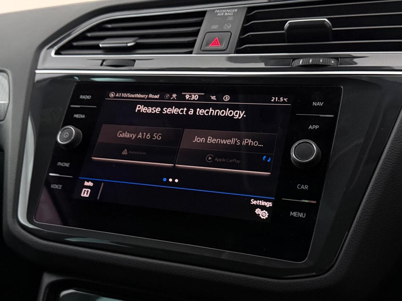 Volkswagen Tiguan thumbnail Infotainment System