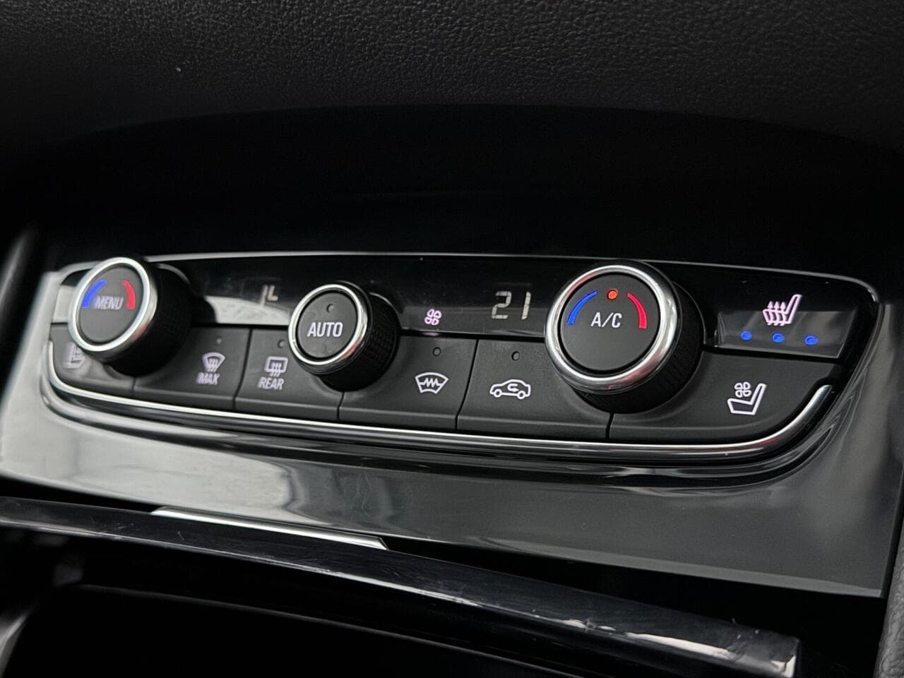 Vauxhall Grandland X thumbnail Misc Controls
