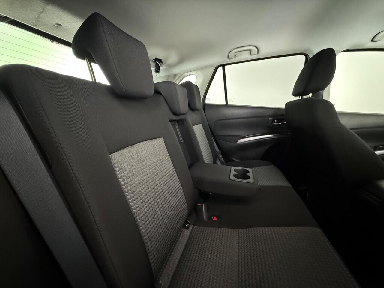 Suzuki S-Cross thumbnail Seats Rear