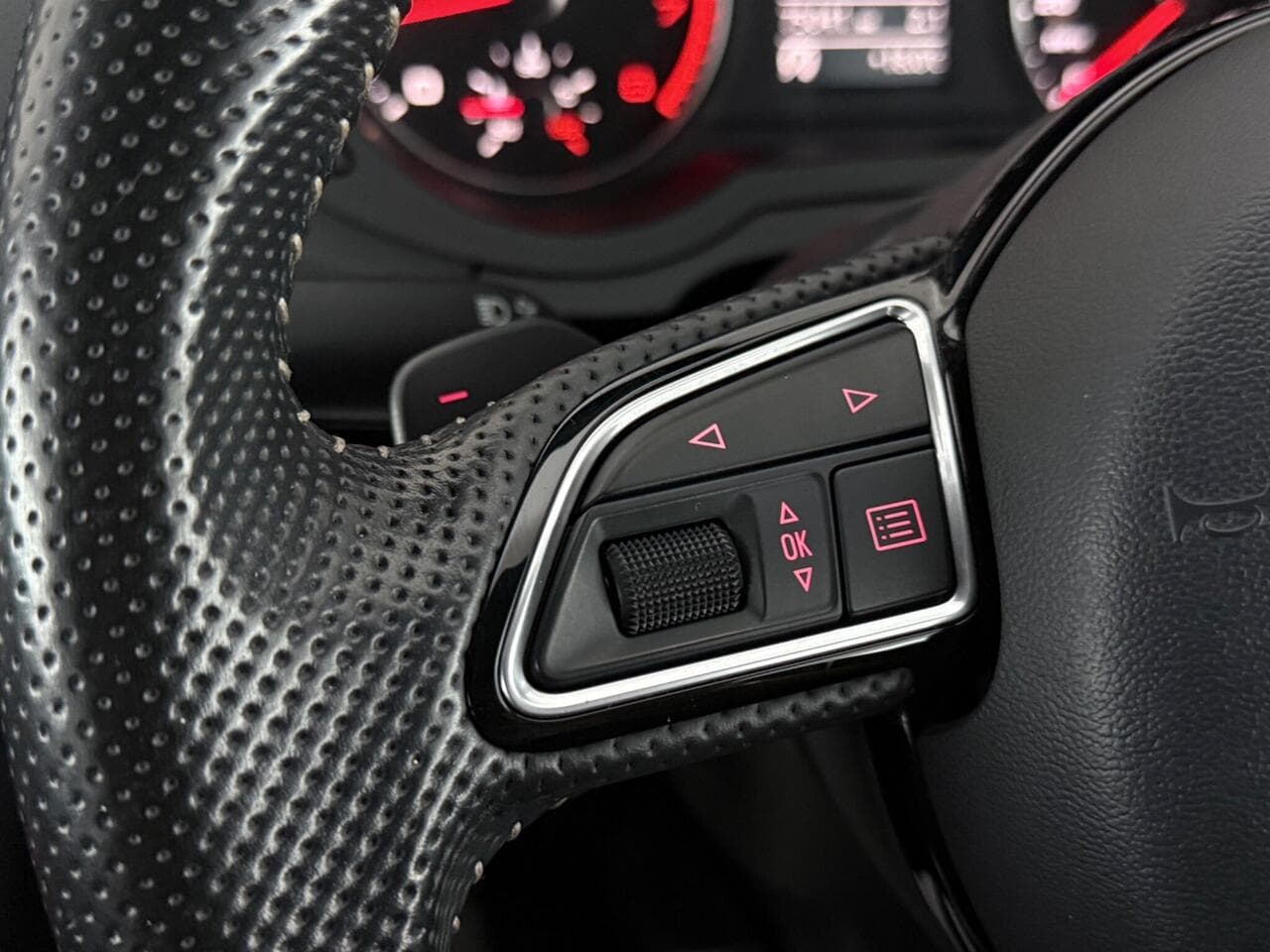Audi Q3 thumbnail Misc Controls