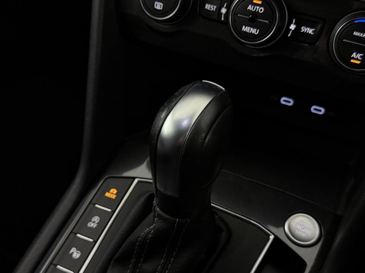 Volkswagen Tiguan Allspace thumbnail Interior Front