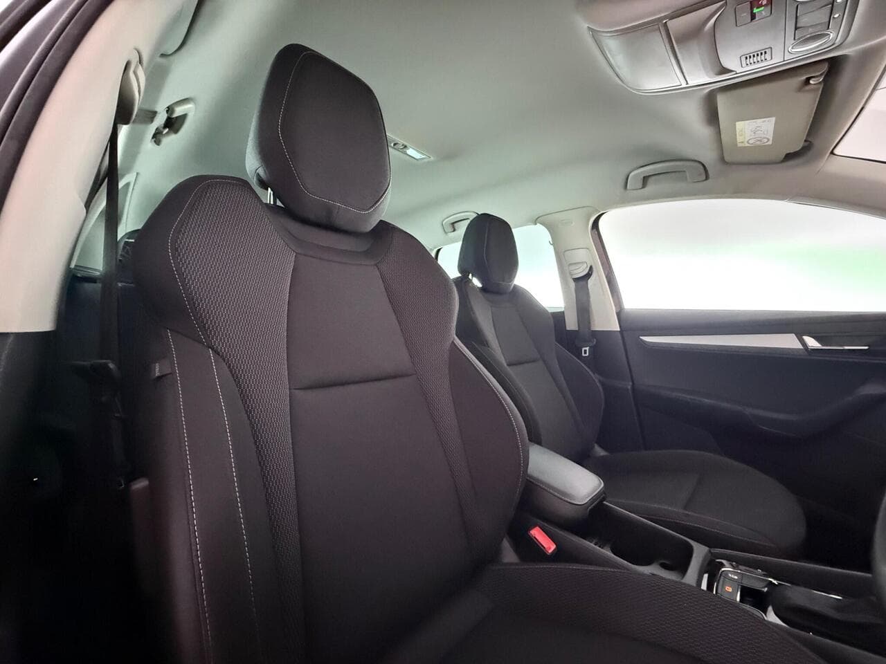 Skoda Karoq thumbnail Seat Driver