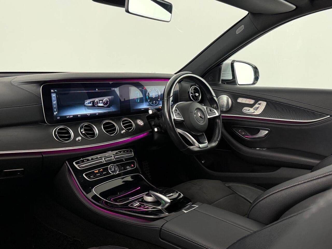 Mercedes-Benz E Class thumbnail Interior Front