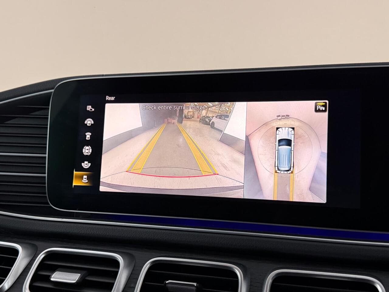 Mercedes-Benz GLE thumbnail Infotainment System