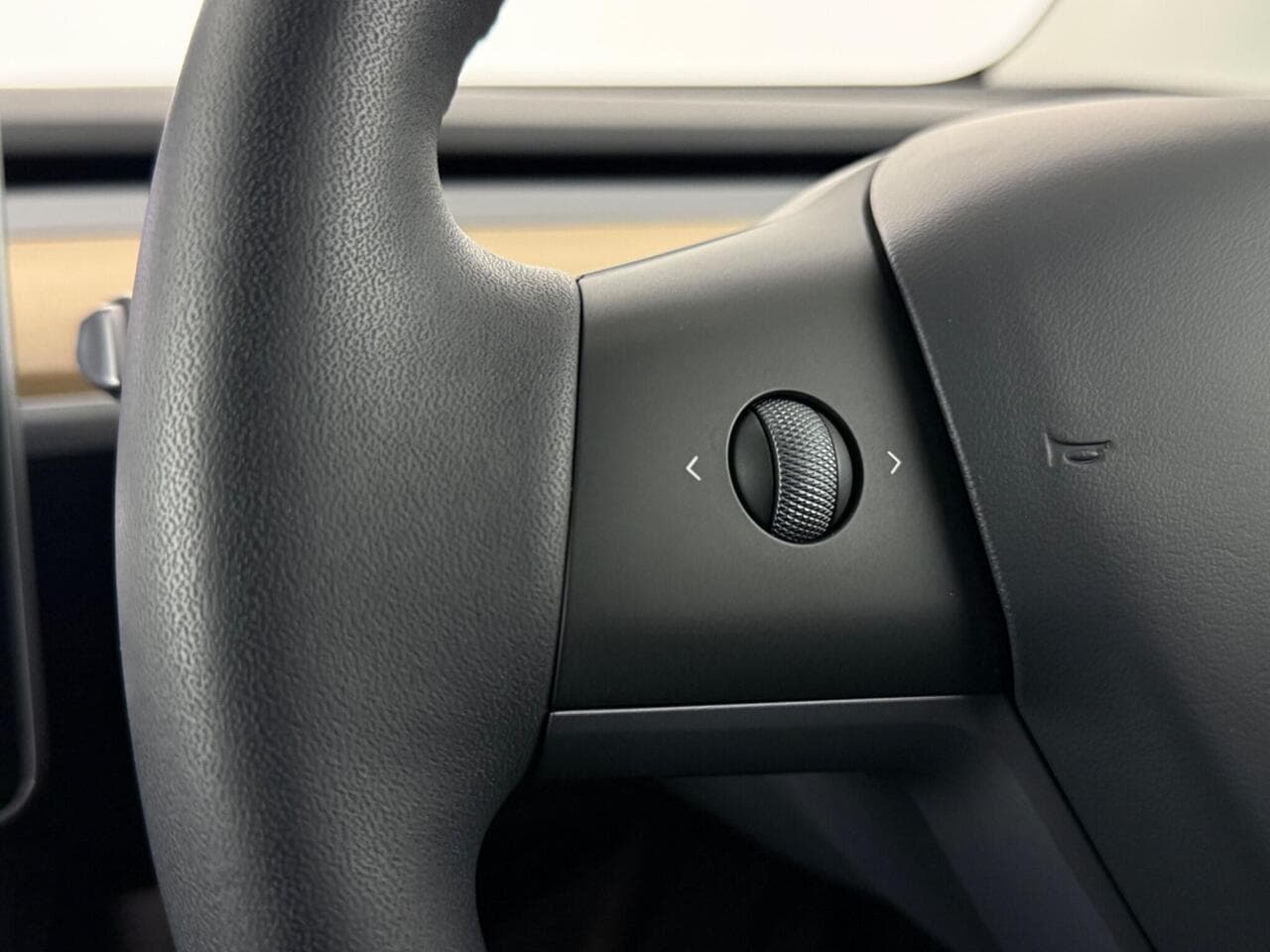Tesla Model Y thumbnail Misc Controls
