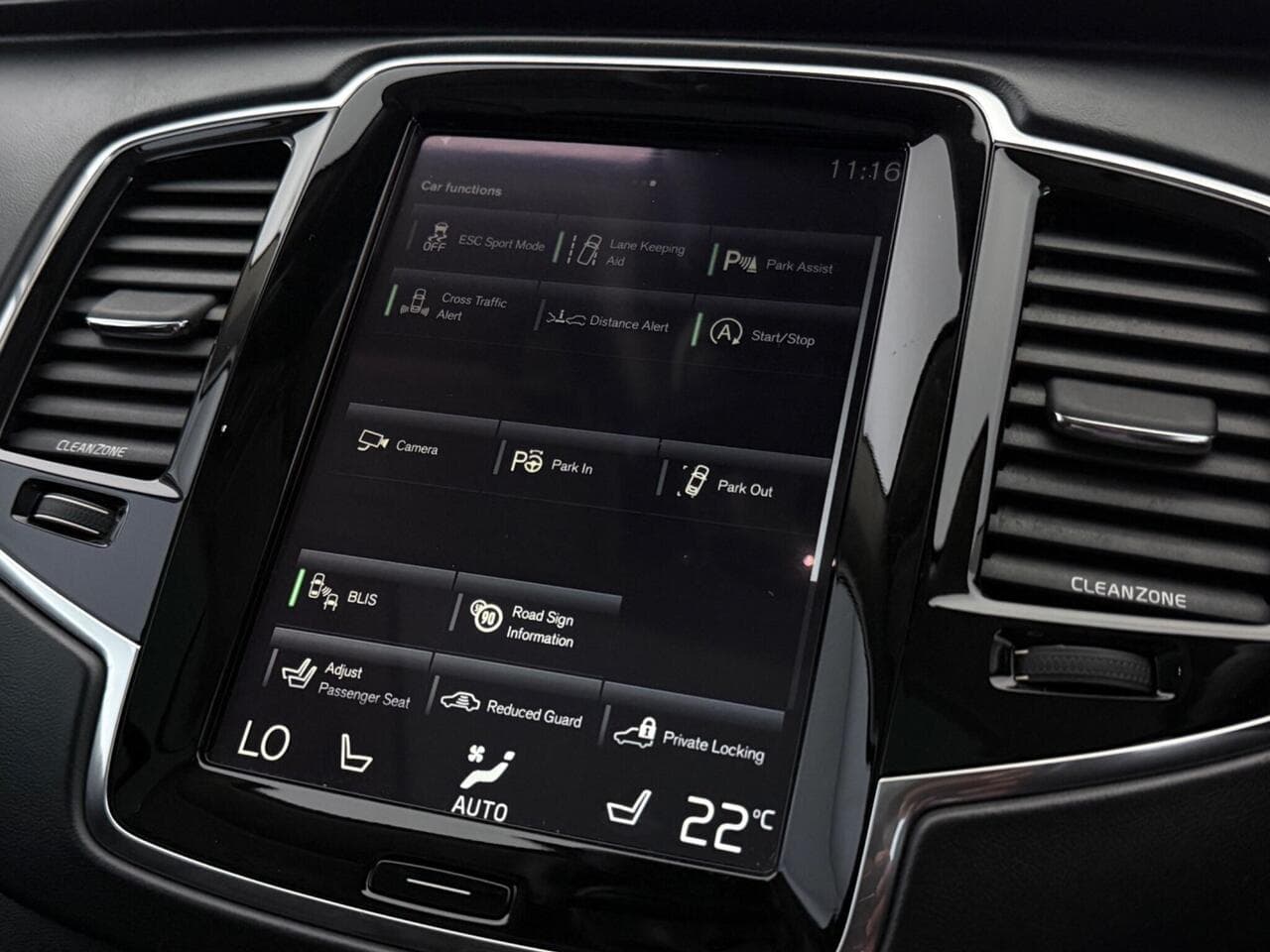 Volvo XC90 thumbnail Infotainment System