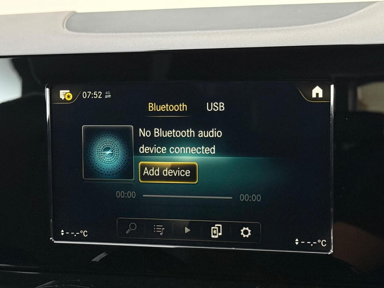 Mercedes-Benz GLA thumbnail Infotainment System