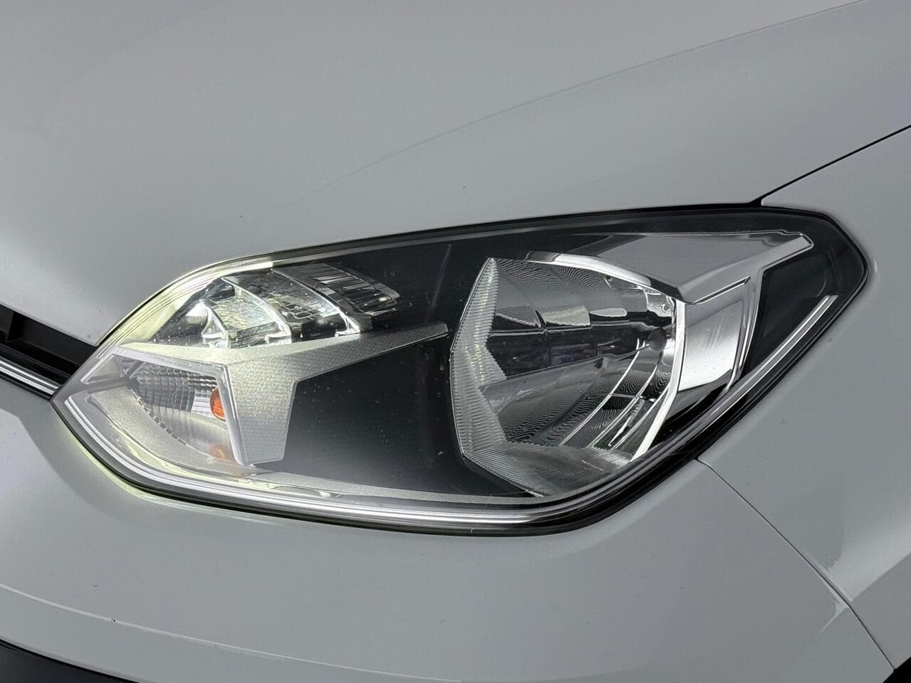 Volkswagen up! thumbnail Lights Front
