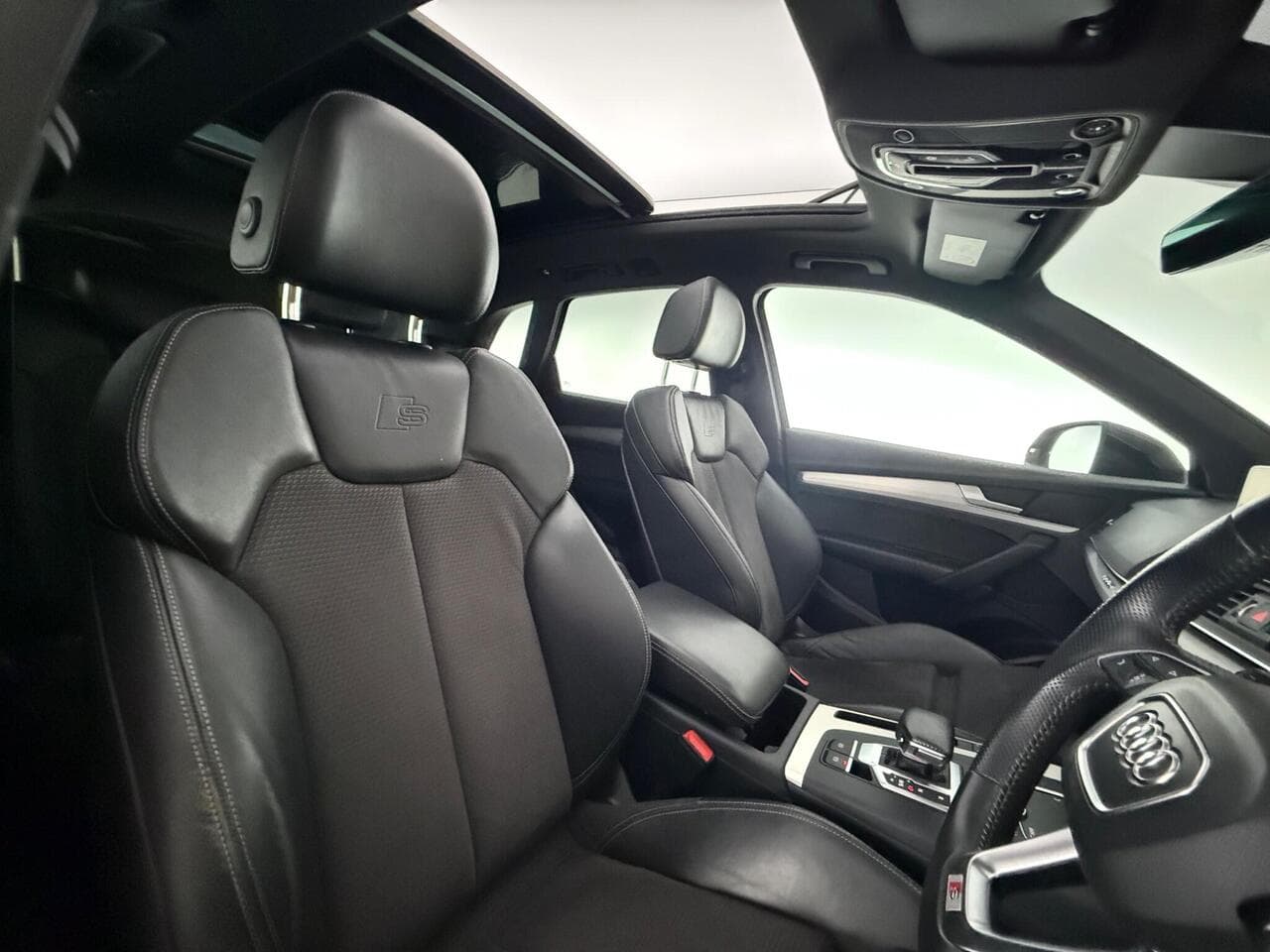 Audi Q5 thumbnail Seat Driver
