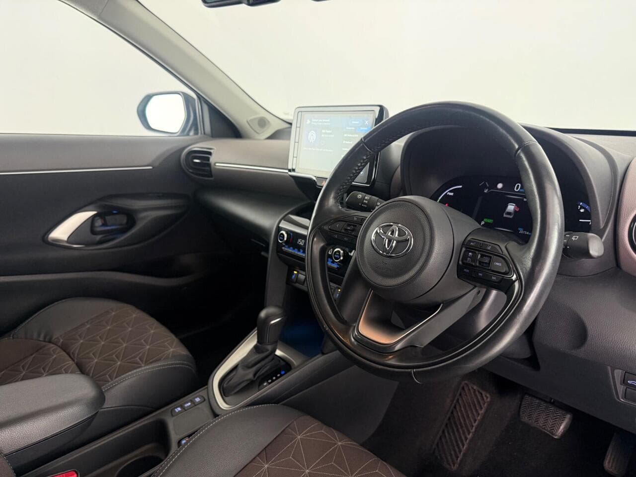 Toyota Yaris Cross thumbnail Interior Front